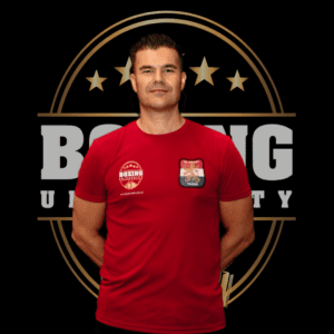 Trainer Marcel van Loon geeft professionele boksles bij Boxing University Breda, begeleidt boksers van alle niveaus naar succes.